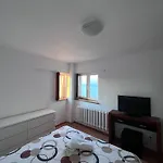 Sea View Apartment *